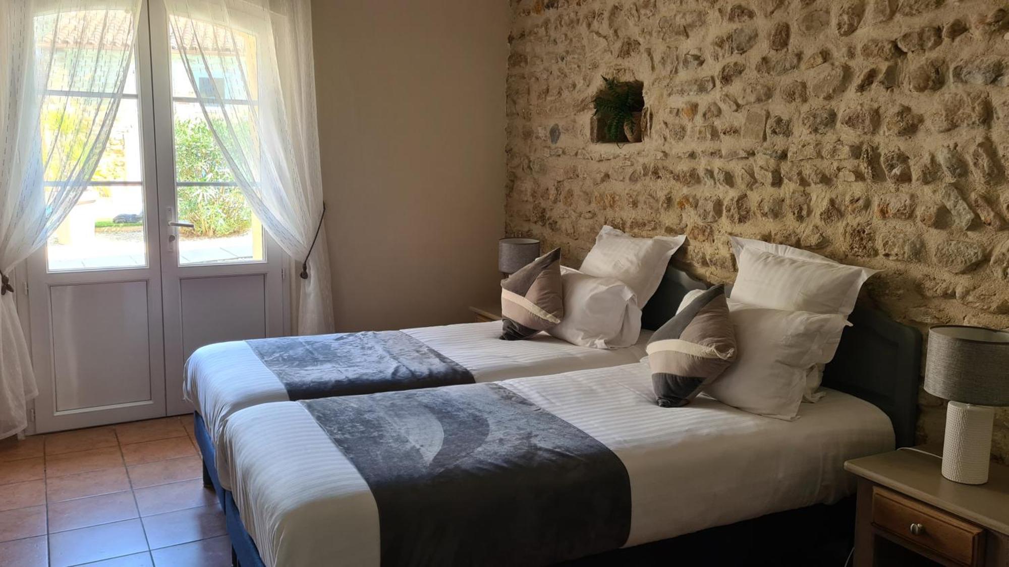 Logis Hotel La Bastide Saint Bach Suze-la-Rousse Exterior photo